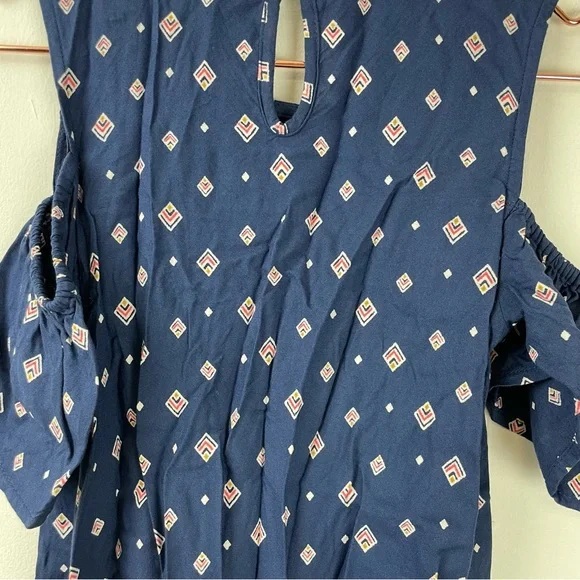 Arizona Jean Co Diamond Print Cold Shoulder Navy Top - Picture 7 of 7